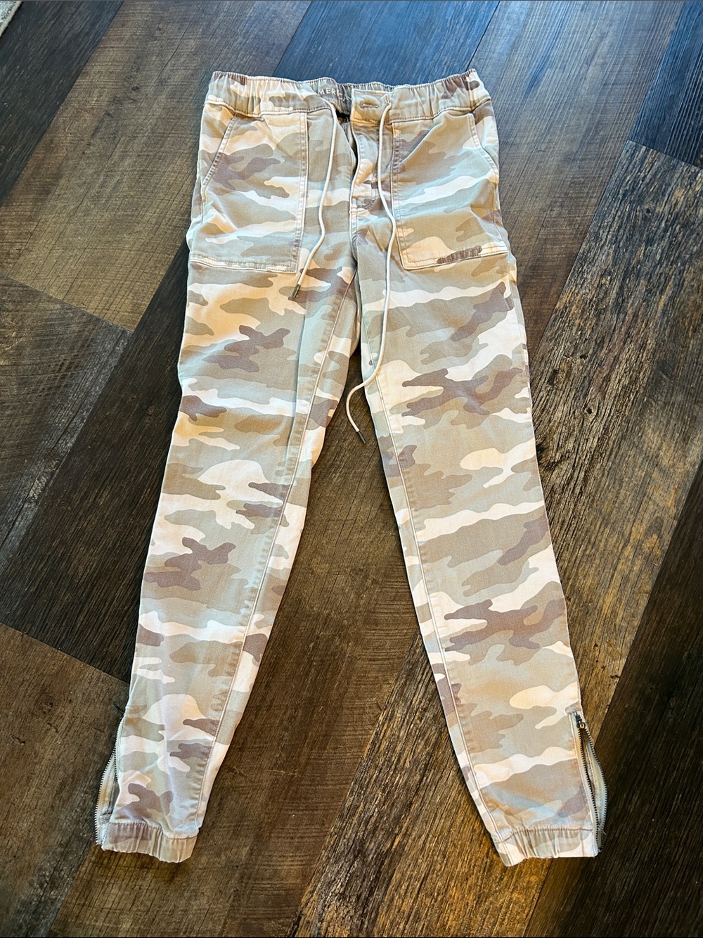 American Eagle Outfitters Beige Camo Joggers